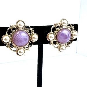 Vintage Gold Tone Lavender Marble Faux Pearl Ornate Filigree Clip On Earrings
